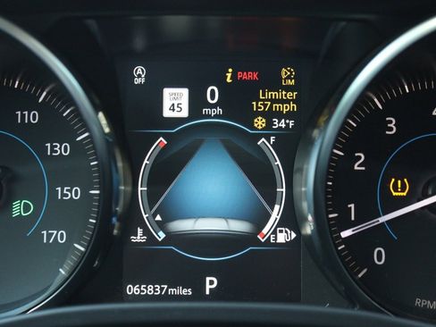 Used 2020 Jaguar F-PACE Premium image 12