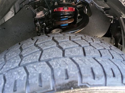 Used 2021 Toyota Tacoma TRD Off-Road w/ Technology Package AWD/4WD image 11