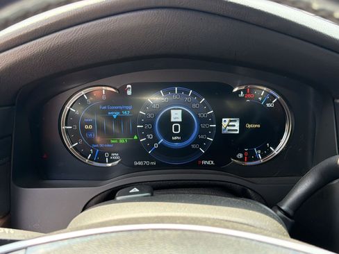 Used 2018 Cadillac Escalade Premium Luxury RWD image 21