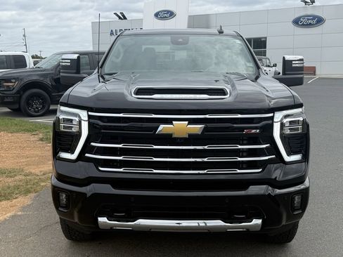 Used 2025 Chevrolet Silverado 2500 LT w/ Z71 Chrome Sport Edition image 9