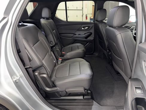 Used 2023 Chevrolet Traverse LT w/ LT Premium Package image 21