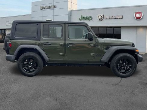 Used 2022 Jeep Wrangler Unlimited Sport AWD/4WD image 8