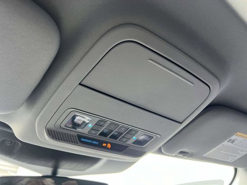 Used 2022 Ford Explorer XLT w/ Equipment Group 202A image 32