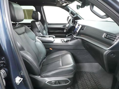 Used 2023 Jeep Wagoneer Series II AWD/4WD image 34