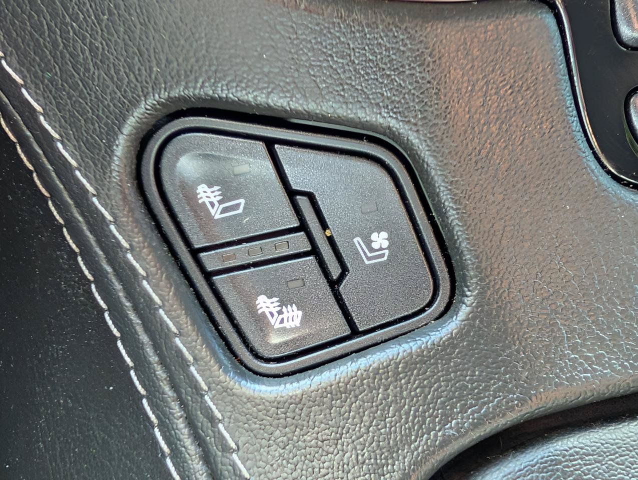 Used 2018 GMC Yukon Denali AWD/4WD image 29
