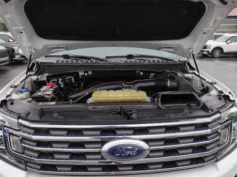 Used 2020 Ford Expedition XLT w/ Equipment Group 202A AWD/4WD image 27