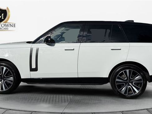 Used 2024 Land Rover Range Rover SE AWD/4WD image 2