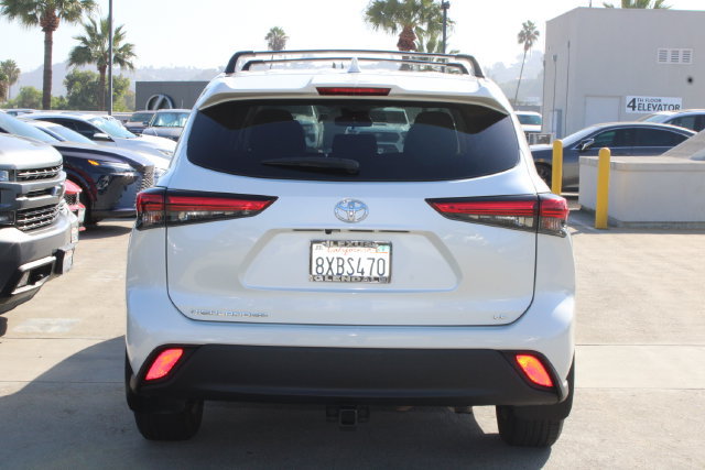 Used 2021 Toyota Highlander LE FWD image 19