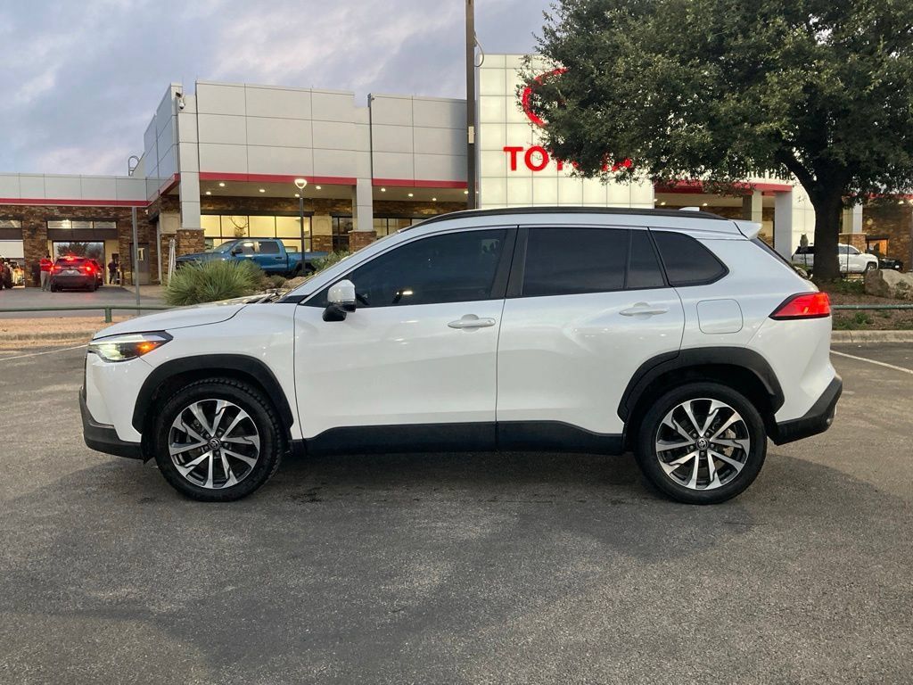Certified 2022 Toyota Corolla Cross XLE AWD/4WD image 5