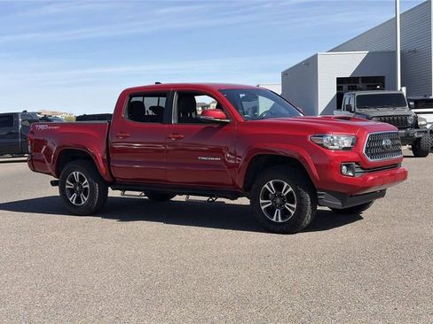 Used 2018 Toyota Tacoma TRD Sport w/ Technology Package image 4