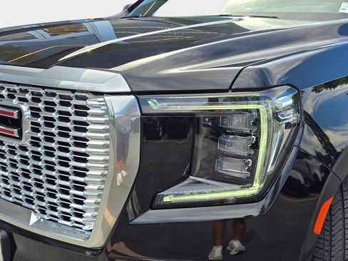 Used 2024 GMC Yukon Denali w/ Advanced Technology Package AWD/4WD image 37