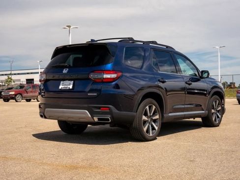 Used 2025 Honda Pilot Touring image 7