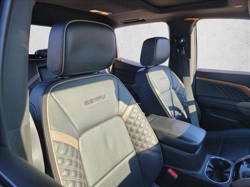 Used 2023 GMC Canyon Denali image 15