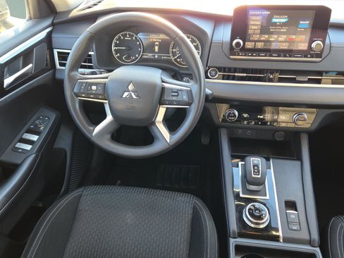Used 2022 Mitsubishi Outlander ES image 14