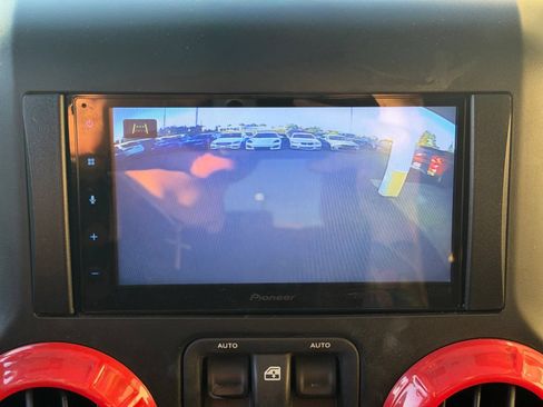 Used 2014 Jeep Wrangler Sahara w/ Dual Top Group AWD/4WD image 9