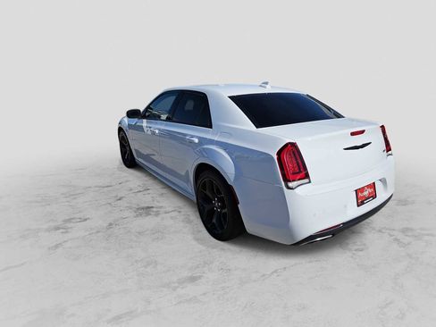 Used 2022 Chrysler 300 Touring L image 6