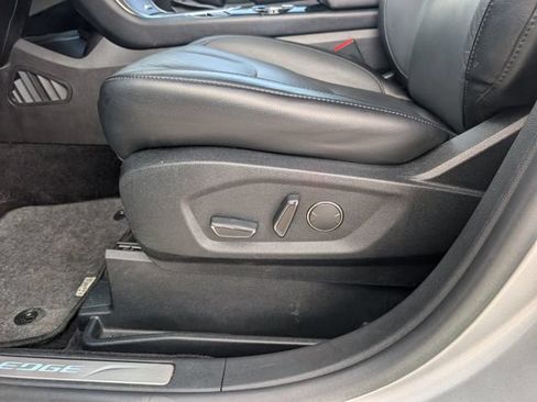 Used 2017 Ford Edge Titanium FWD image 20