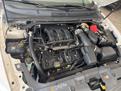 Used 2013 Ford Taurus Limited FWD image 37