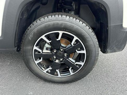 Used 2023 Jeep Renegade Latitude w/ Sun/Sound Group AWD/4WD image 8