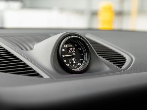 Certified 2026 Porsche Macan image 24