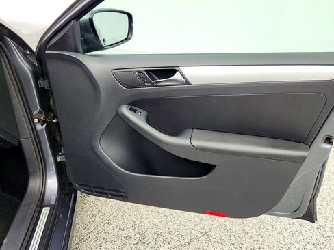 Used 2011 Volkswagen Jetta SEL image 26