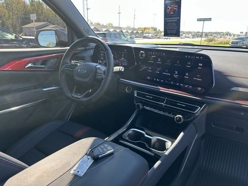 Used 2024 Chevrolet Traverse RS w/ LPO, Floor Liner Package image 9