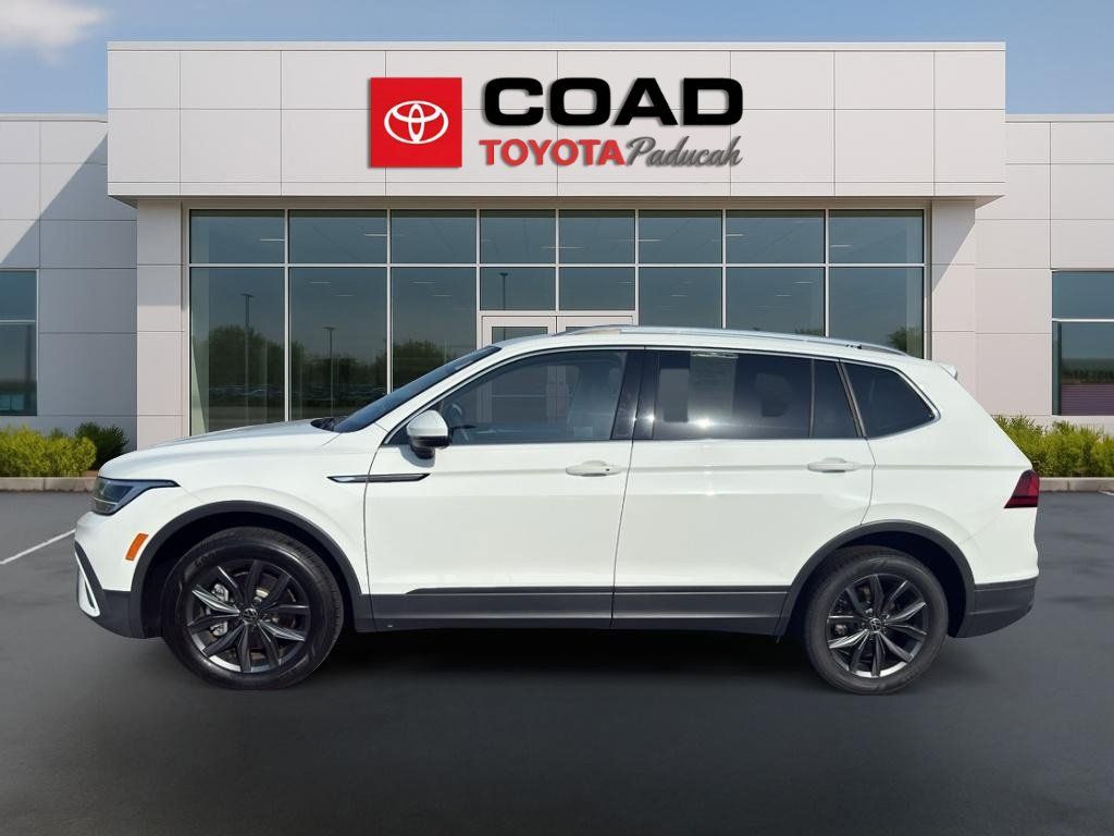 Used 2024 Volkswagen Tiguan SE FWD image 2