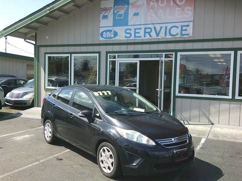 Used 2013 Ford Fiesta SE image 1