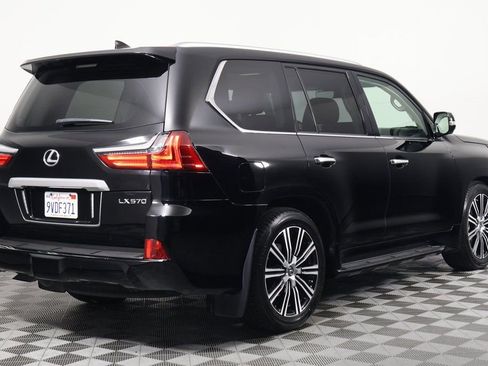Used 2021 Lexus LX 570 4WD w/ Luxury Package image 4