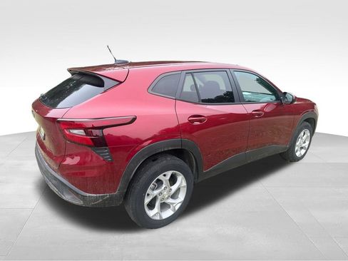 Used 2024 Chevrolet Trax LS w/ LS Convenience Package FWD image 6