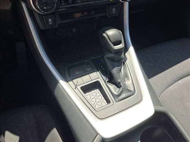 Used 2021 Toyota RAV4 XLE w/ Convenience Package FWD image 12