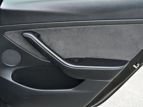 Used 2022 Tesla Model 3 Standard Range image 14