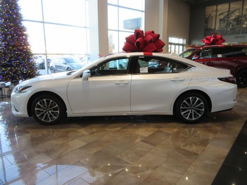 New 2025 Lexus ES 350 image 3
