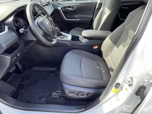 Used 2022 Toyota RAV4 XLE image 16
