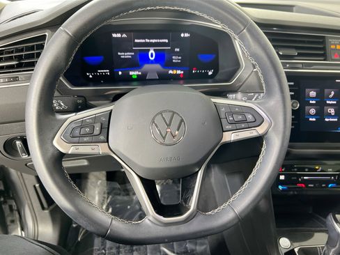 Used 2022 Volkswagen Tiguan SE image 11