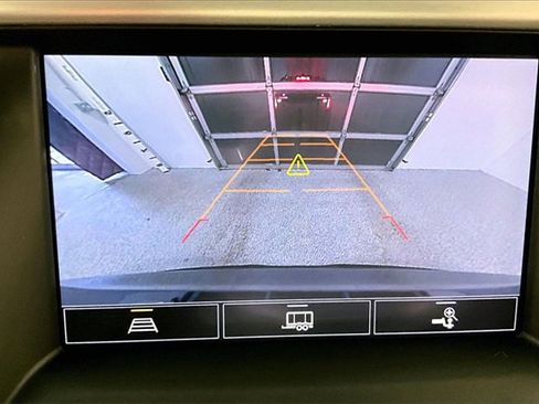 Used 2023 GMC Acadia SLE image 14