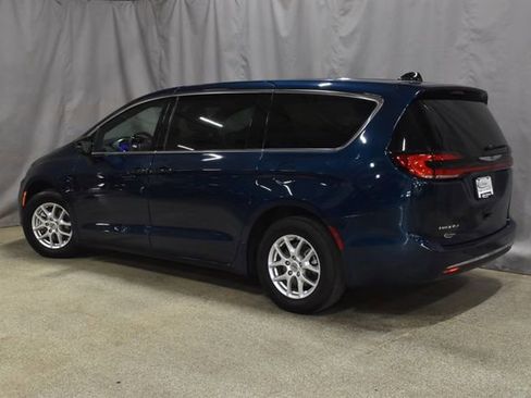 Certified 2025 Chrysler Pacifica Select image 7