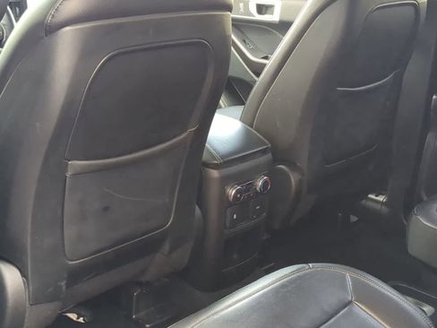 Used 2020 Ford Explorer XLT w/ Equipment Group 202A image 18