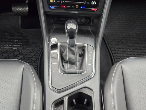 Used 2022 Volkswagen Tiguan SE FWD image 19