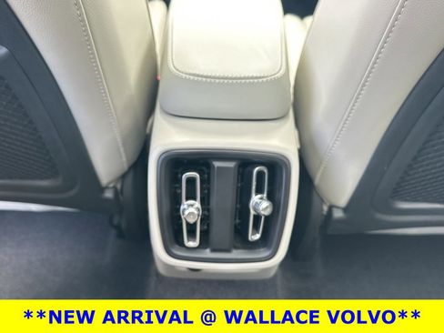 Used 2023 Volvo XC40 B5 Plus w/ Protection Package Premier AWD/4WD image 14