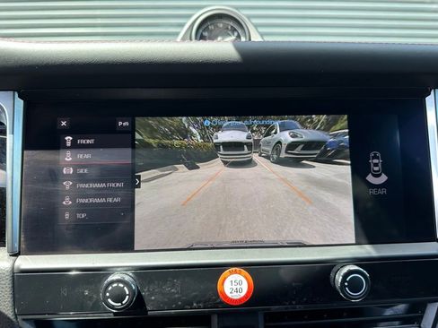 Certified 2023 Porsche Macan image 32