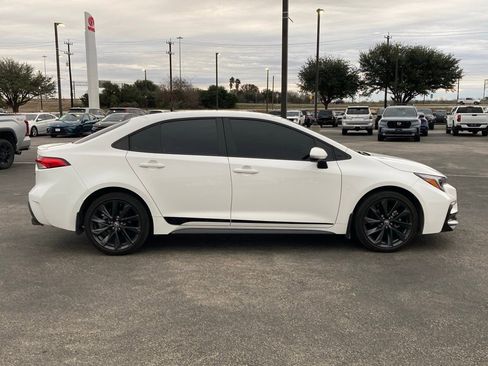 Used 2025 Toyota Corolla SE image 4