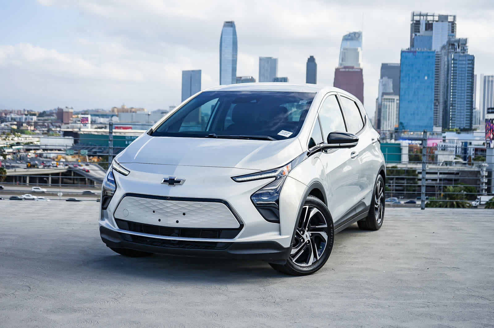 Used 2023 Chevrolet Bolt LT w/ Infotainment Package FWD image 1