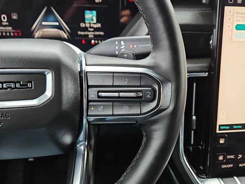 Used 2025 GMC Yukon XL Denali image 19