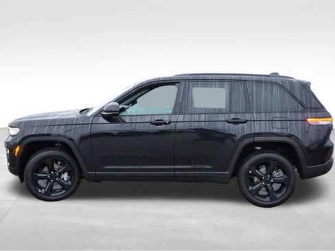 New 2025 Jeep Grand Cherokee Limited w/ Black Appearance Package AWD/4WD image 6