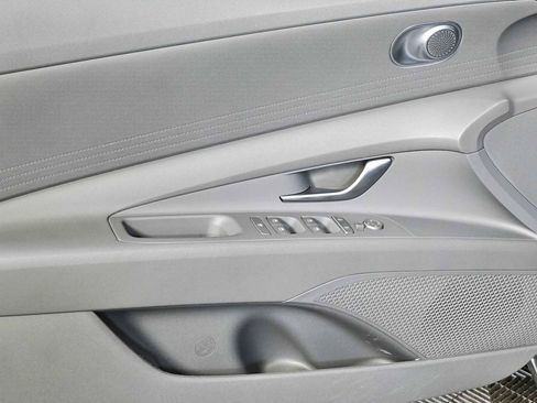 Used 2023 Hyundai Elantra SEL FWD image 6