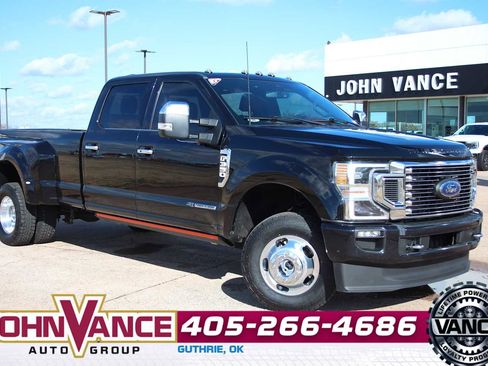 Used 2022 Ford F350 Platinum image 1