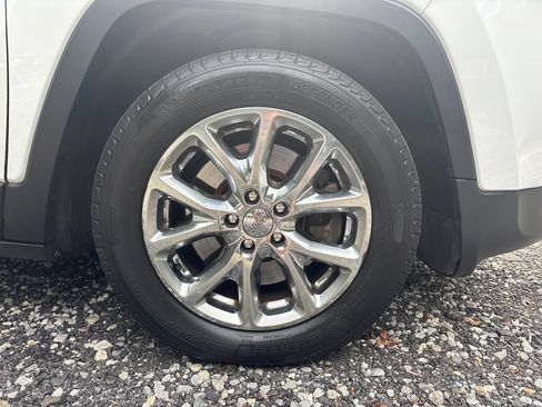 Used 2016 Jeep Cherokee Latitude FWD image 10