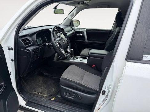 Used 2016 Toyota 4Runner SR5 AWD/4WD image 9