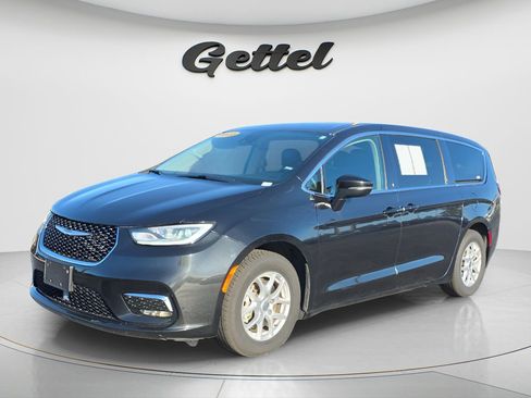 Used 2023 Chrysler Pacifica Touring-L FWD image 1